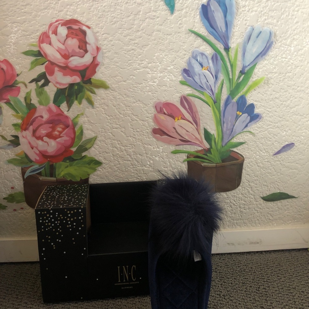 Inc brand new slipper